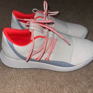 9.5 Women’s Under Armour shoes perfect condition